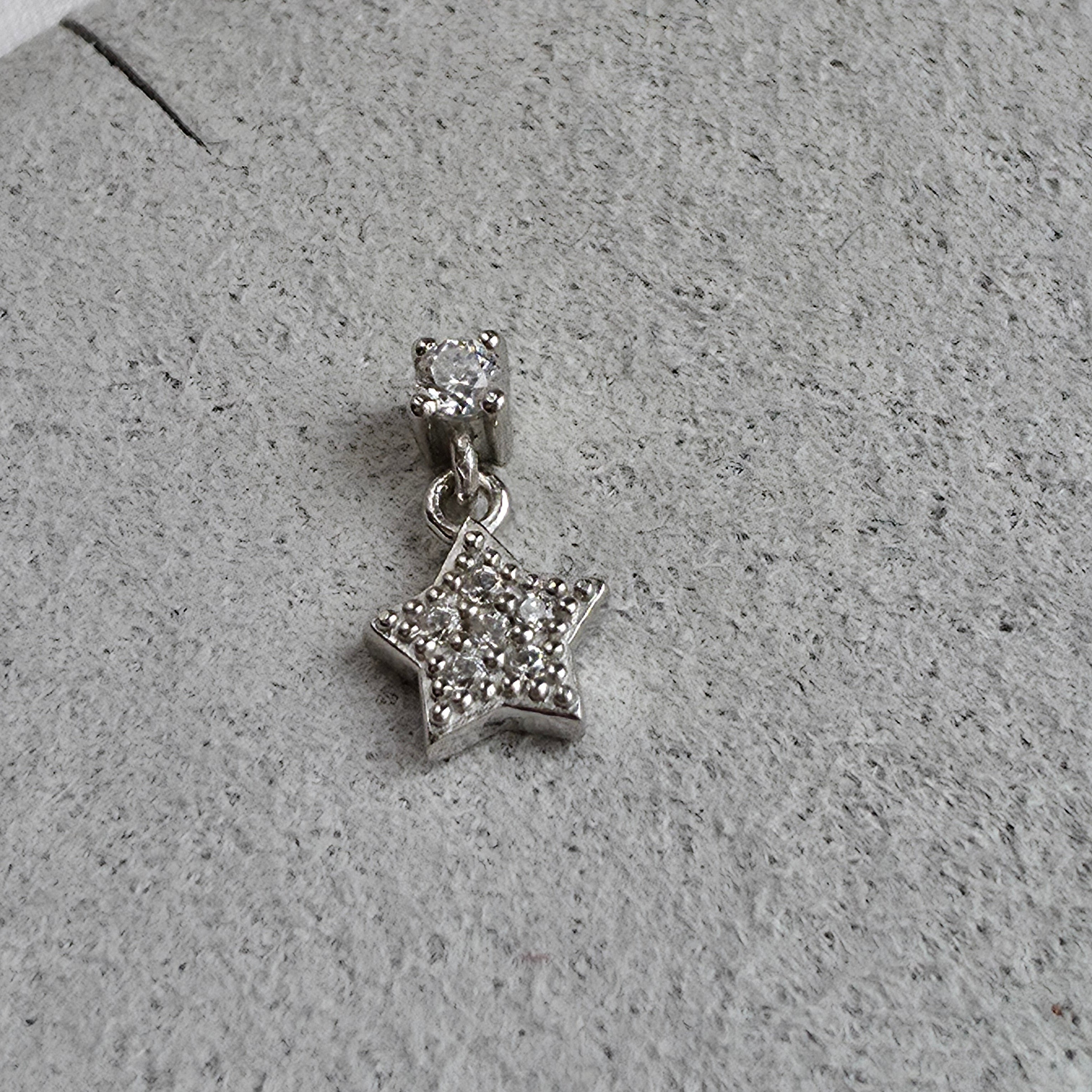 Piercing étoile discret pour oreille