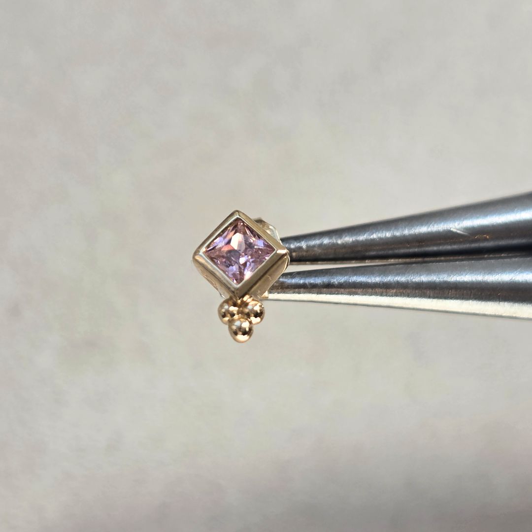 Klaklou bijou femme – boucle d’oreille rose minimaliste en plaqué or