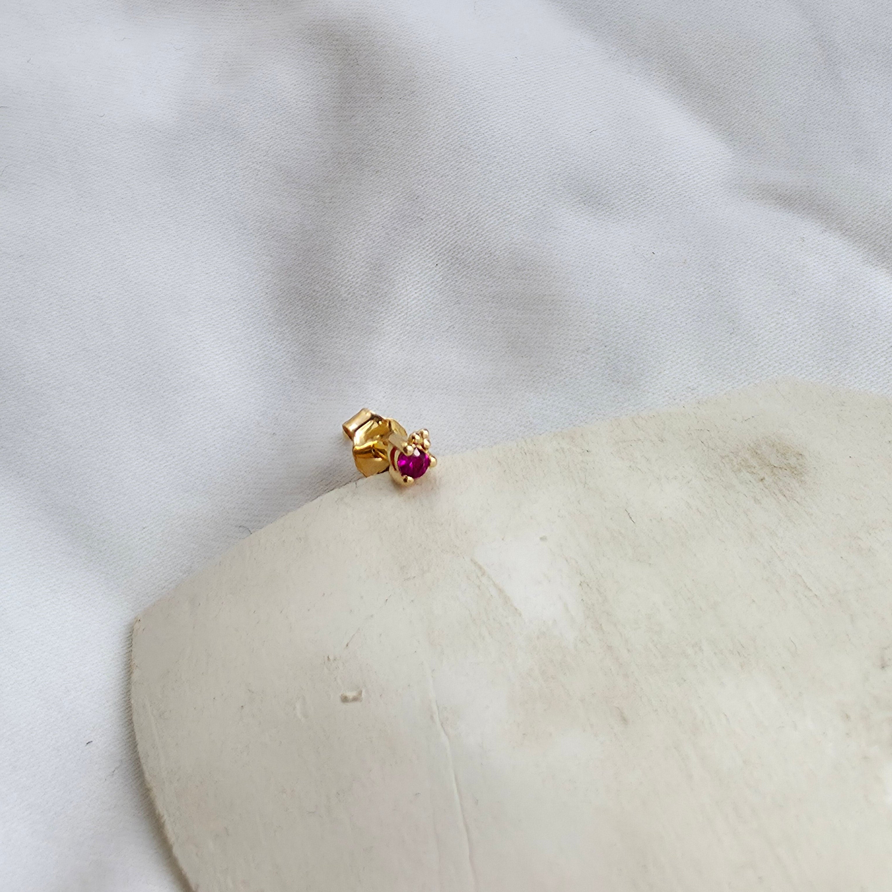 Boucle d’oreille Abby en plaqué or avec pierre rose