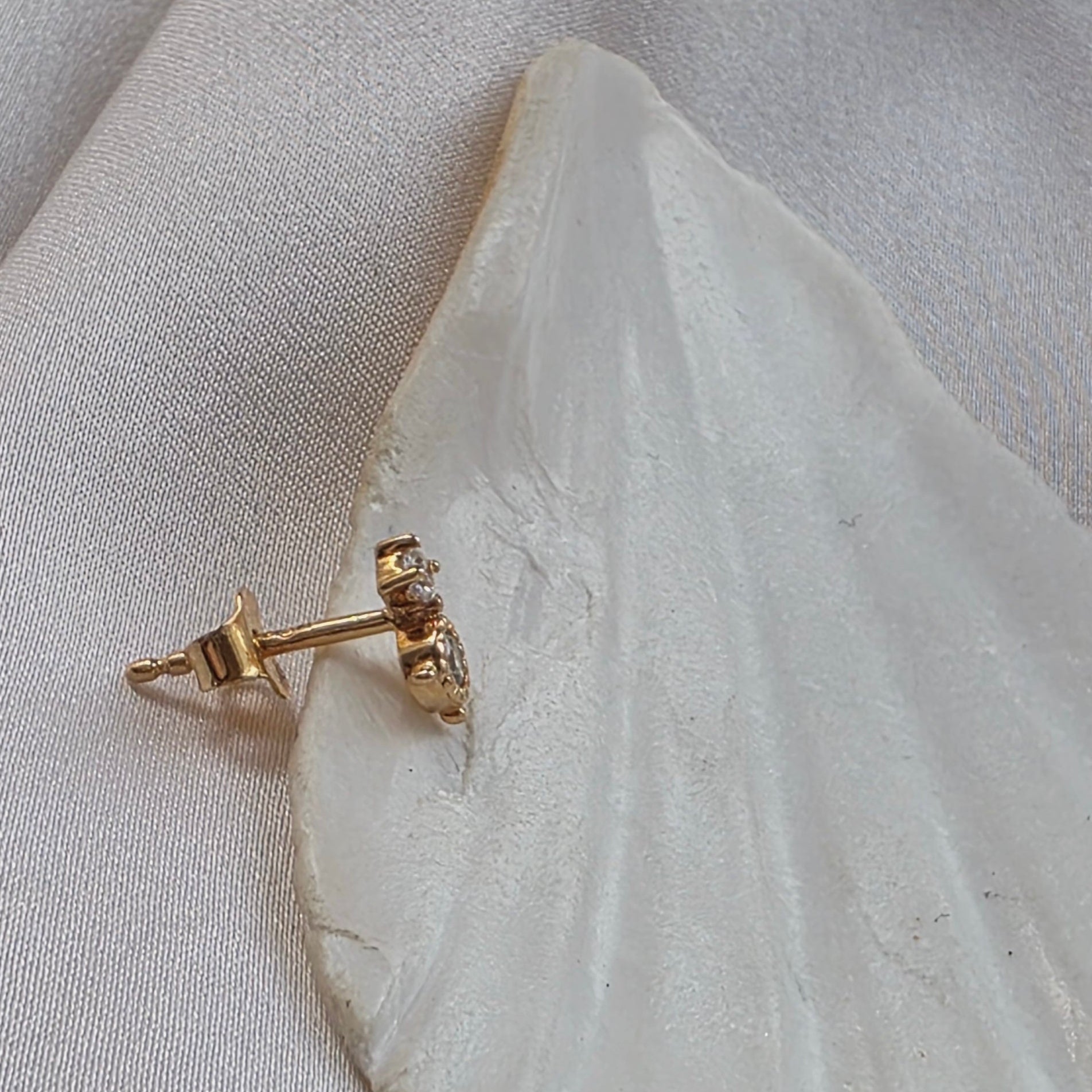 Boucle d’oreille fine femme