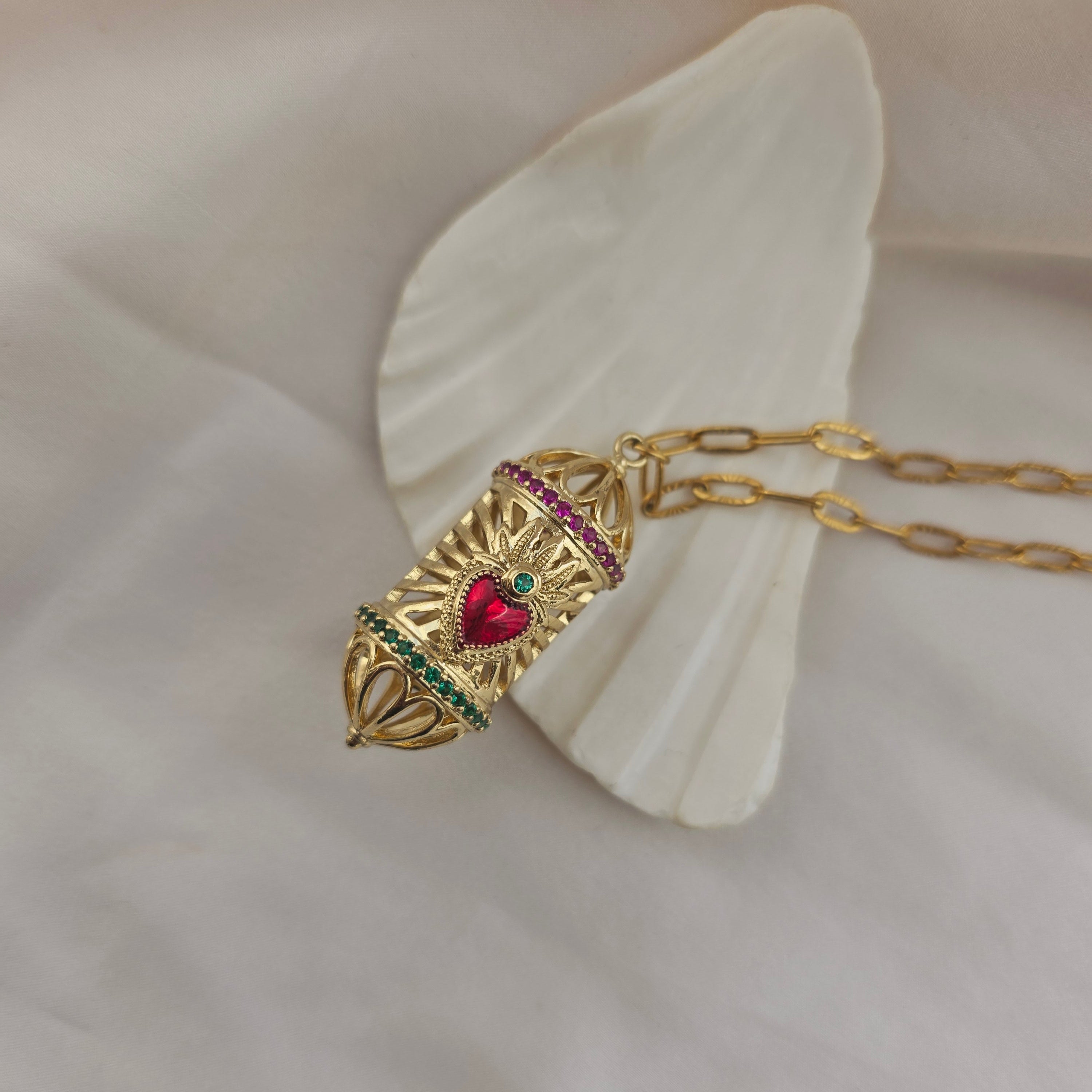 Collier Candy Klaklou en forme de cage dorée avec touche rouge ou petits diamants – bijou talisman artisanal fait main en France.