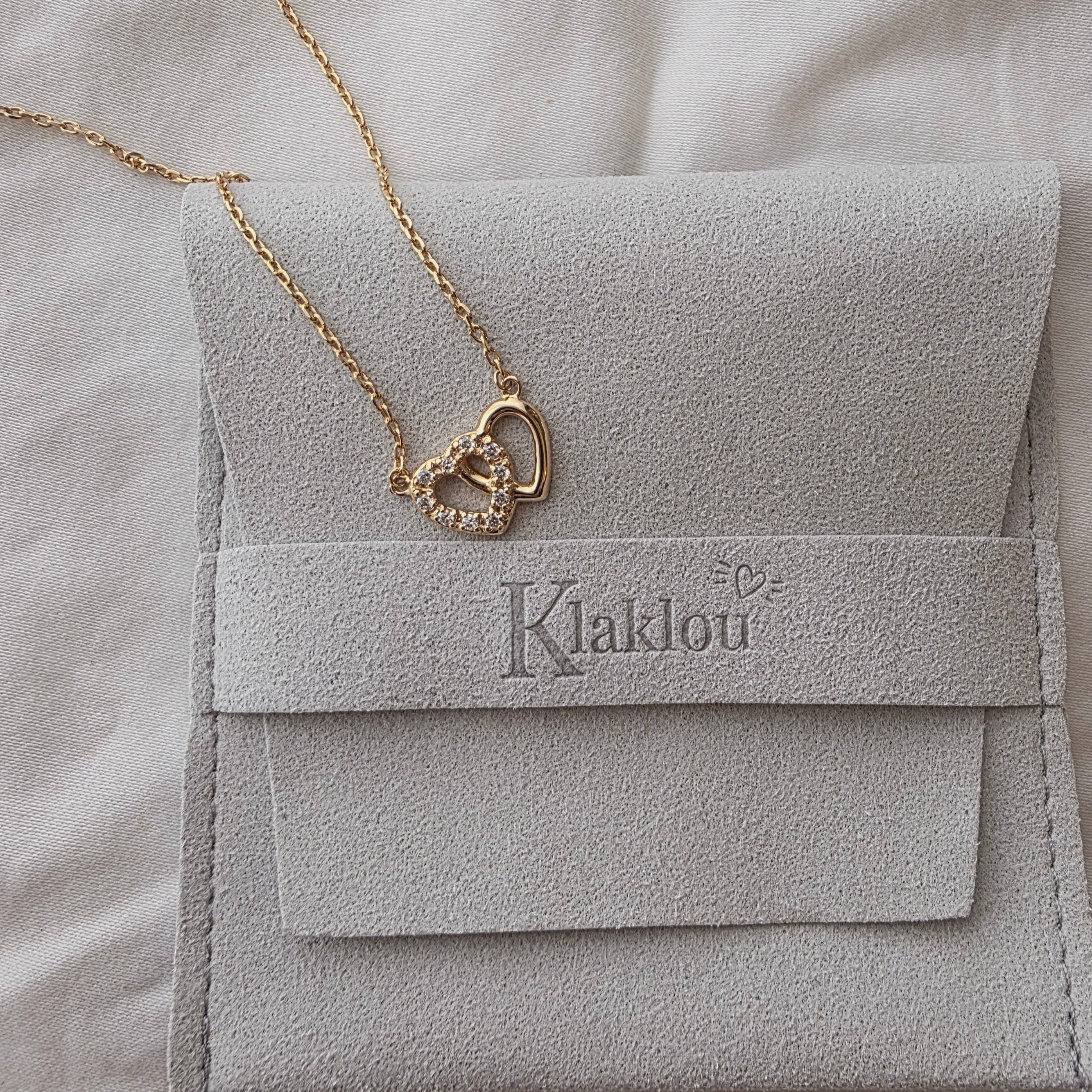 Collier Coralie porté, brillance naturelle