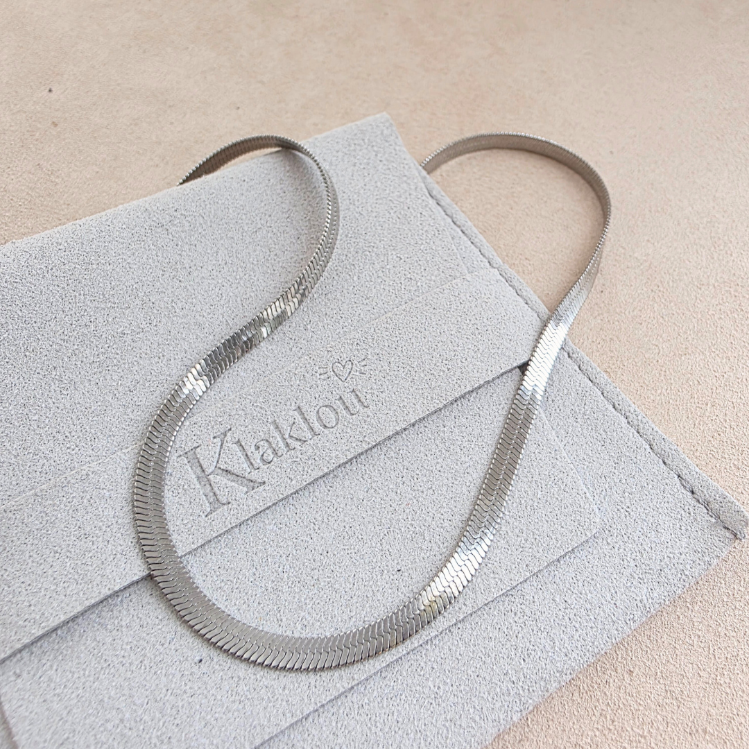 Bijou minimaliste en acier inoxydable doré ou argenté