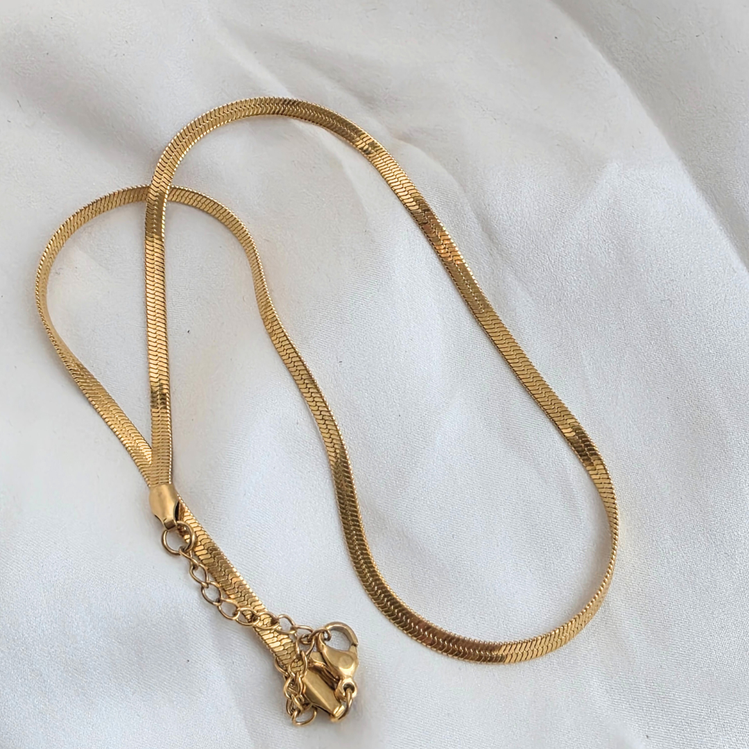 Bijou minimaliste en acier inoxydable doré ou argenté