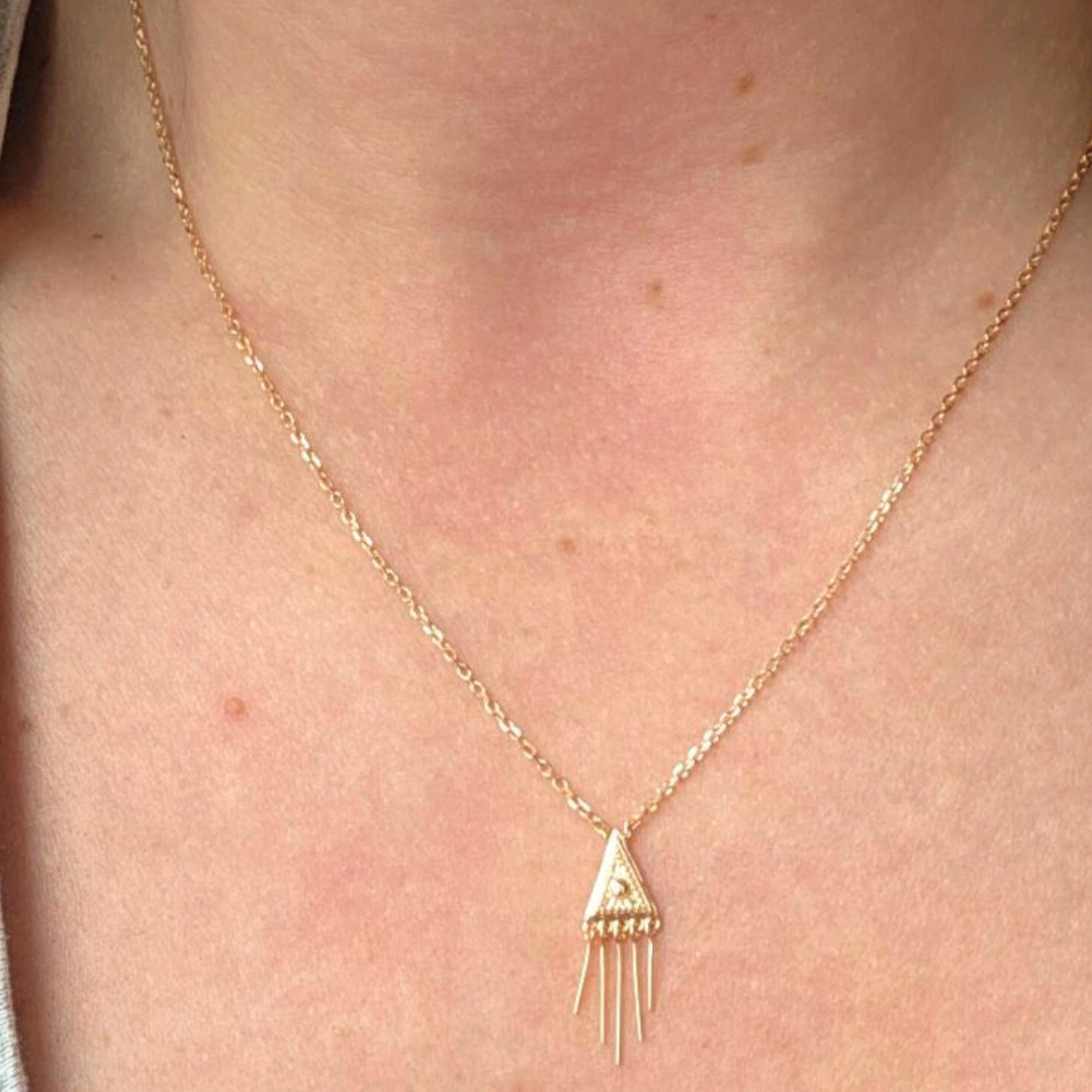 Collier doré Tara en acier inoxydable avec franges triangulaires