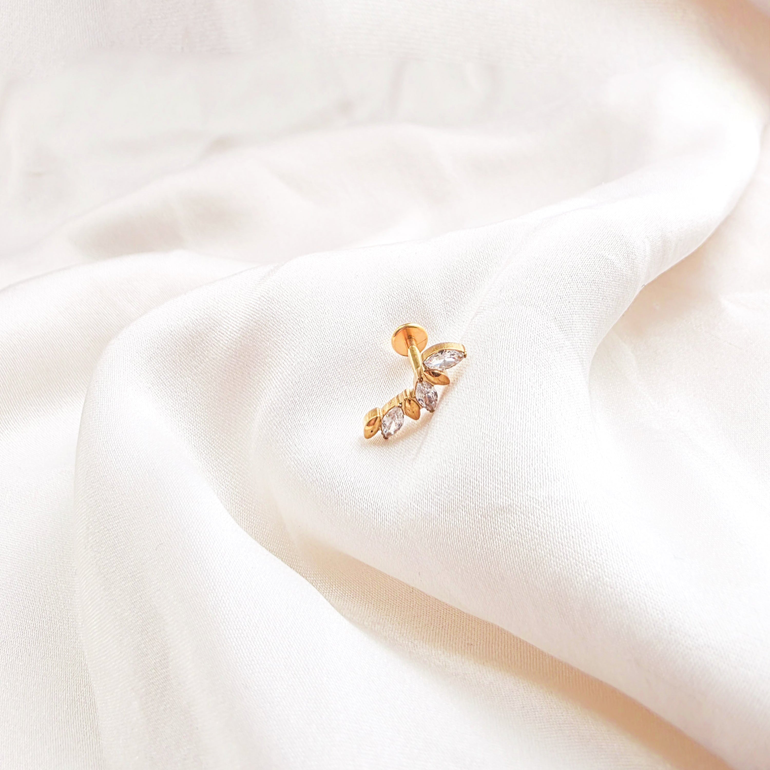 Piercing MILIE doré avec détails feuille