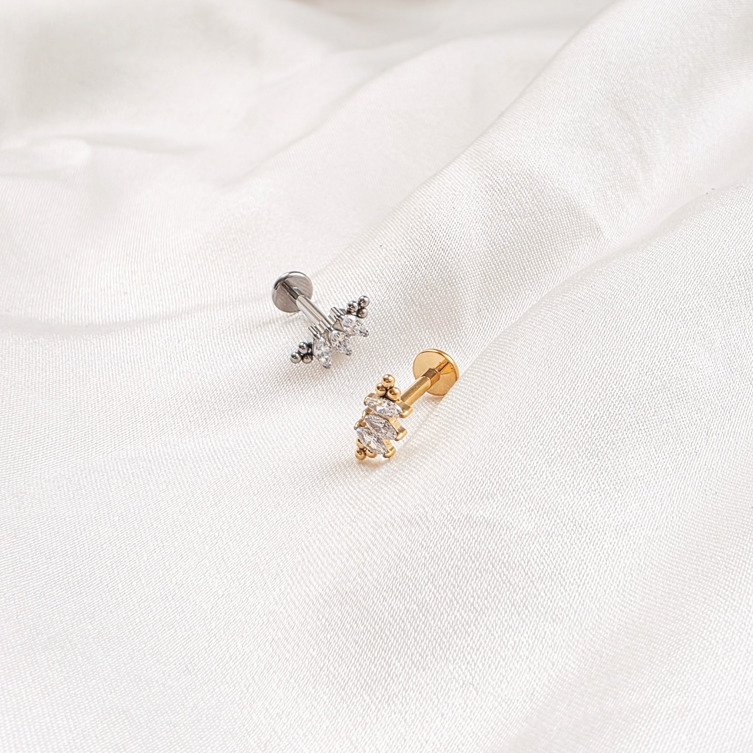 Piercing doré minimaliste Héra avec pierres fines
Bijou d’oreille délicat en Titane