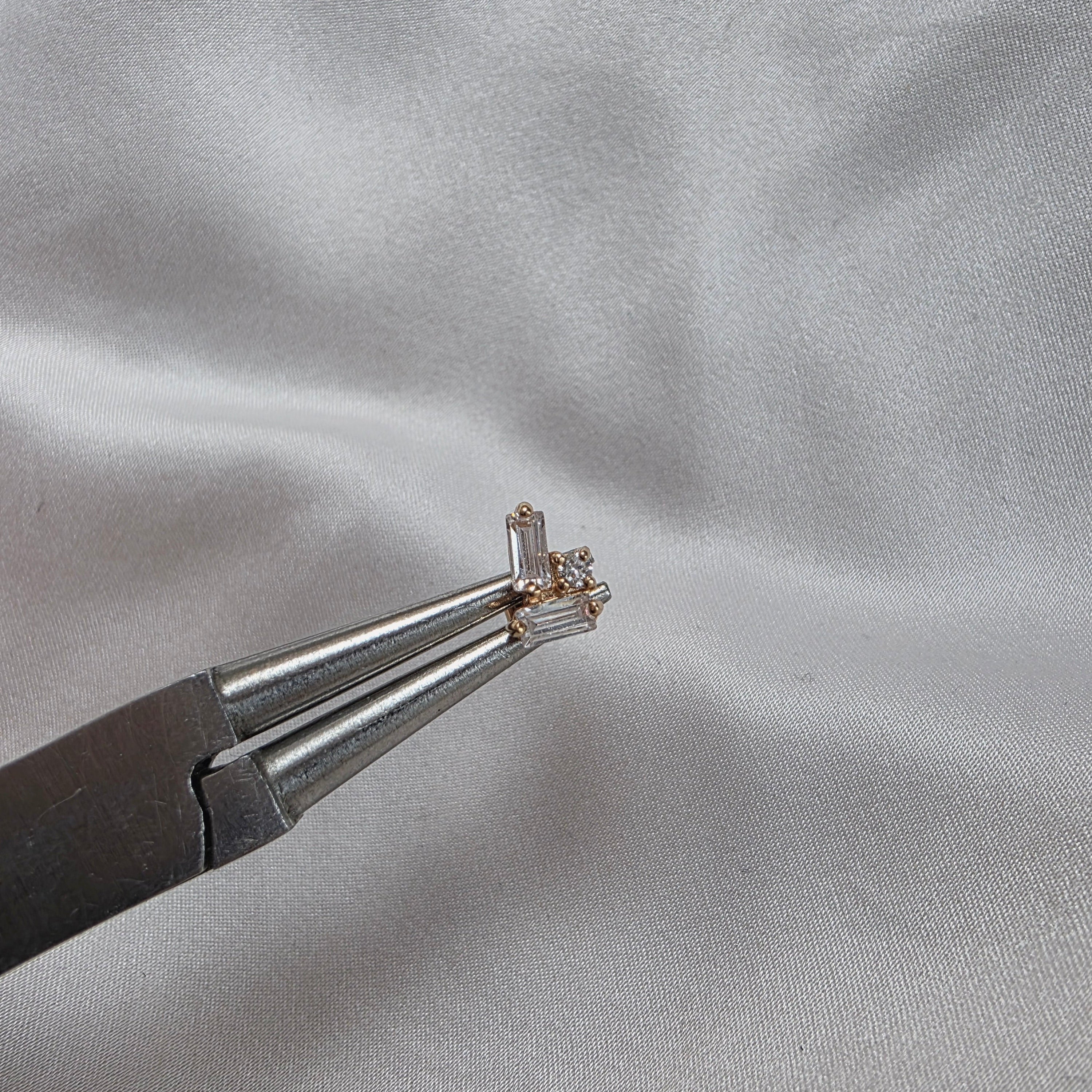 Puce d’oreille Andy en plaqué or avec pierres rectangulaires