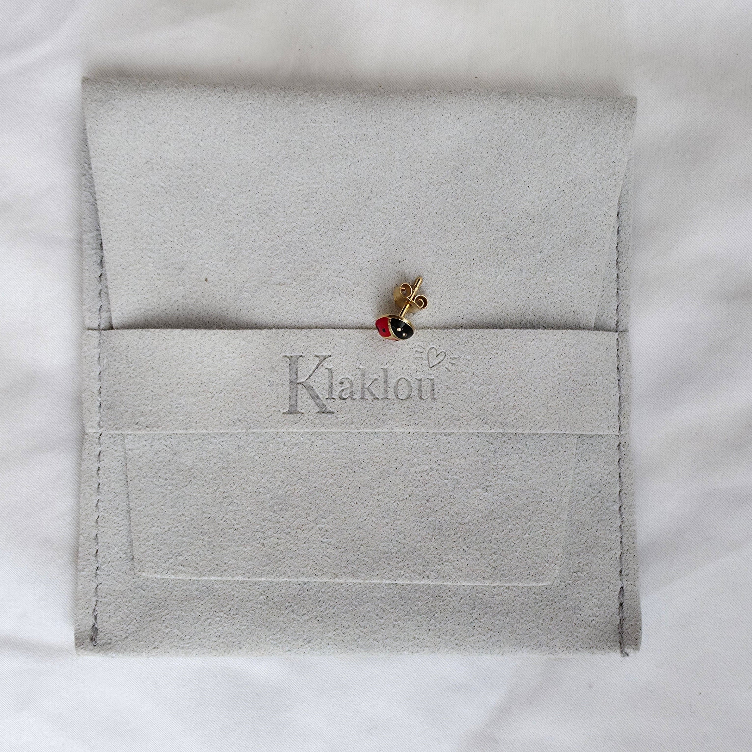 Puce d’oreille coccinelle en émail rouge et noir sur plaqué or