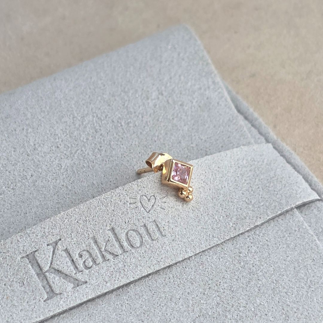 Puce d’oreille rose losange en plaqué or 3 microns – bijou Klaklou féminin et minimaliste